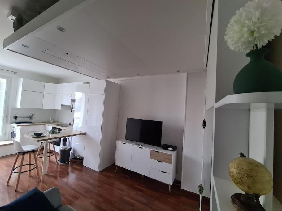 Studio A 2 Pas De La Gare Sartrouville Exterior photo
